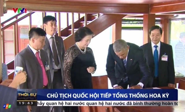 Obama tặng bút - Chiếc bút Obama dùng để tặng ở nhà sàn Bác Hồ - 1